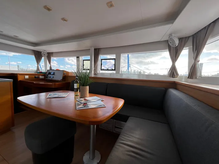 Cristal Yacht Photos Pics Cristal - Saloon View (3)