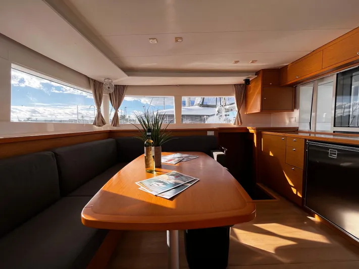 Cristal Yacht Photos Pics Cristal - Saloon View (1)