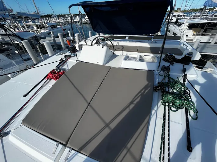 Cristal Yacht Photos Pics Cristal - Sun Lounges on Flybridge