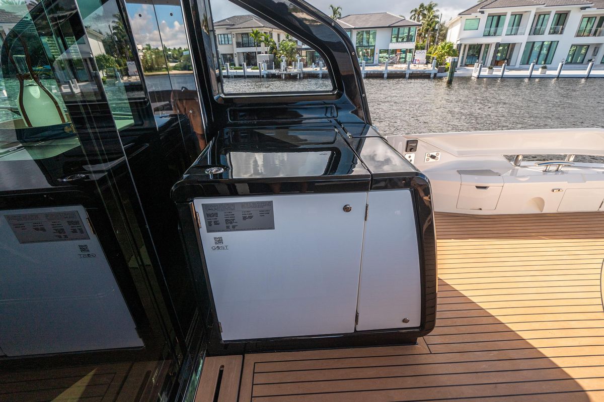 2022 Sunseeker 65 