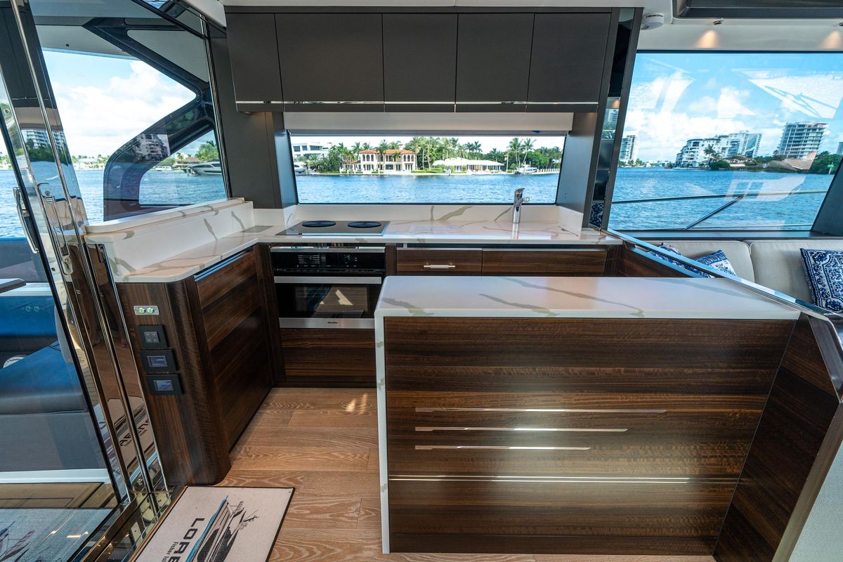 2022 Sunseeker 65 