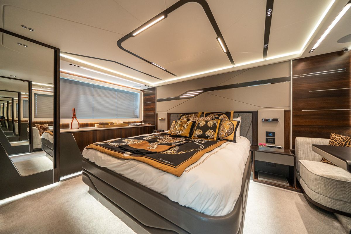 2022 Sunseeker 65 