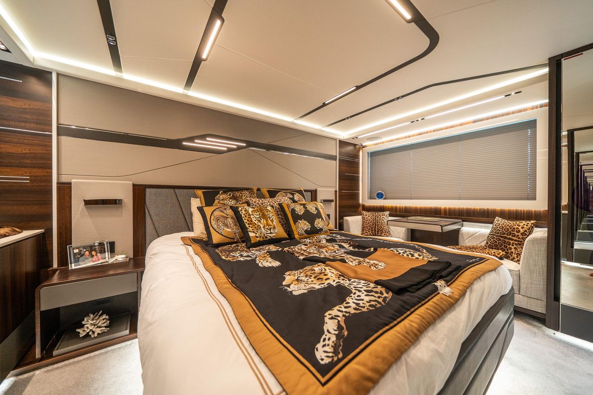 2022 Sunseeker 65 