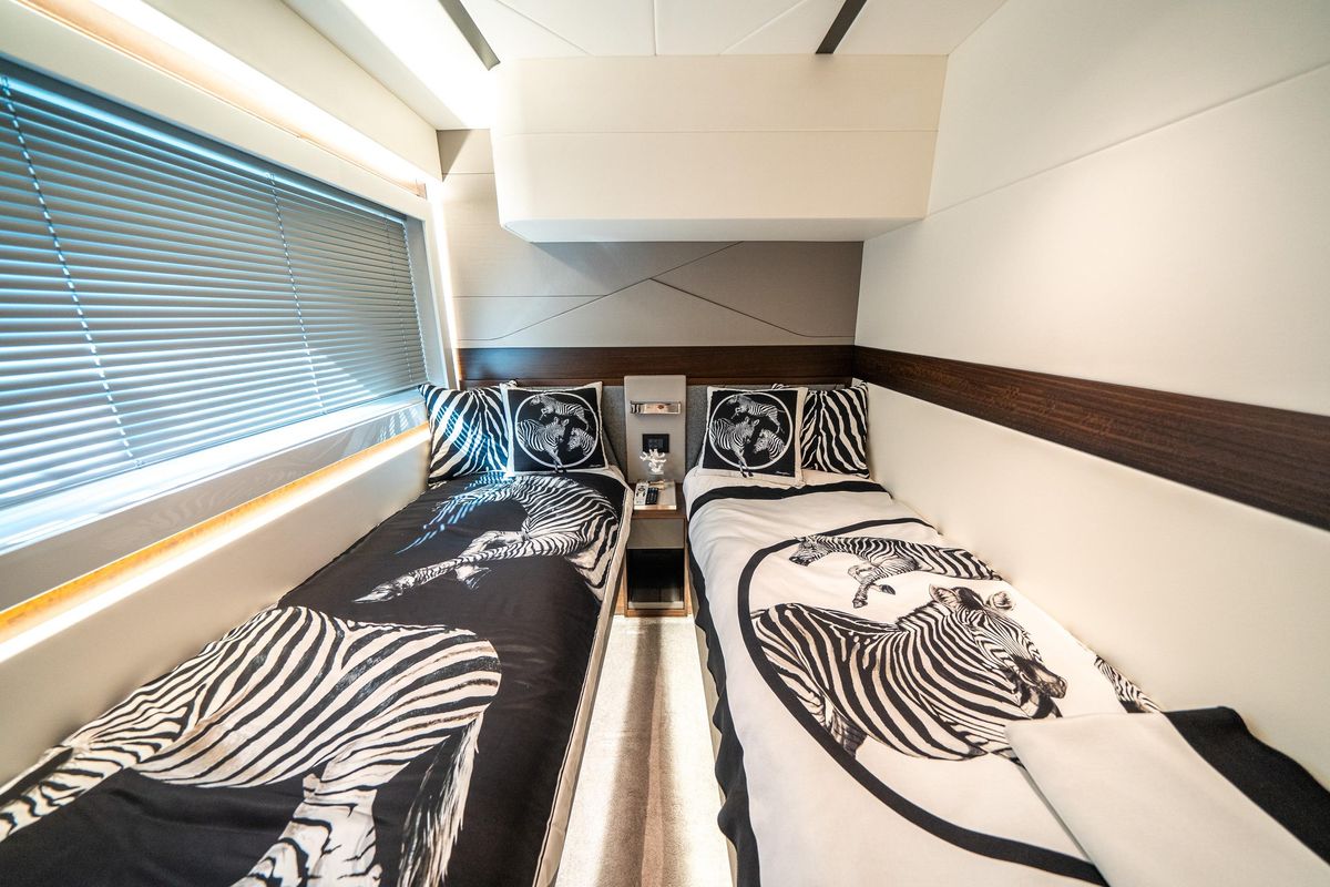 2022 Sunseeker 65 