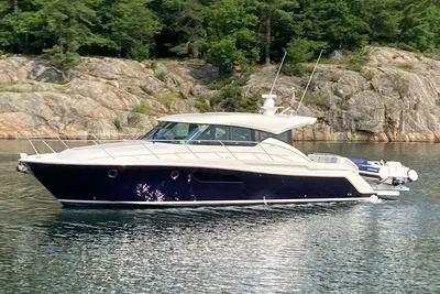 Tiara Yachts C44 Coupe