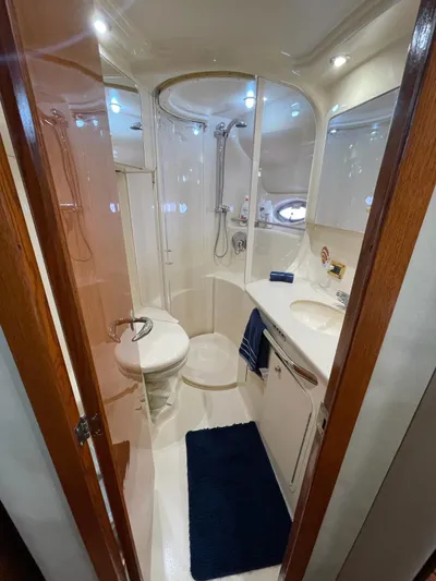 Pal'party Yacht Photos Pics 2000 Sea Ray 450 Express Bridge bathroom with shower and sink.