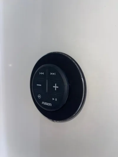 Pal'party Yacht Photos Pics Fusion audio control panel on 2000 Sea Ray 450 Express Bridge yacht.