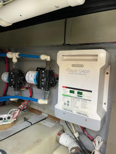 Pal'party Yacht Photos Pics Electrical system of a 2000 Sea Ray 450 Express Bridge boat.