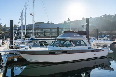 Canoe Cove Custom 30 Flybridge