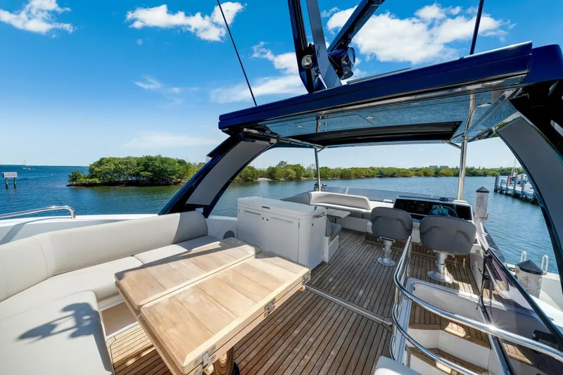  Yacht Photos Pics 2023 Sunseeker Manhattan 55 - Image 27