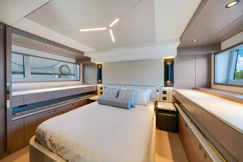  Yacht Photos Pics 2023 Sunseeker Manhattan 55 - Image 23