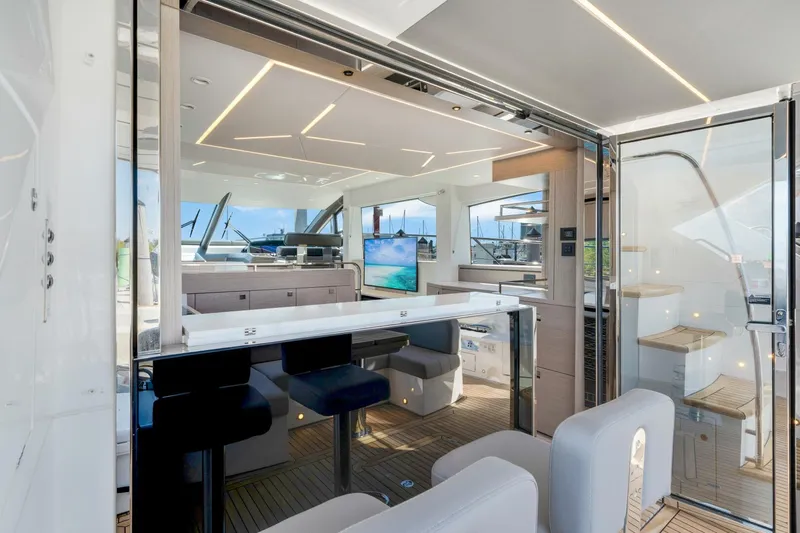  Yacht Photos Pics 2023 Sunseeker Manhattan 55 - Image 8