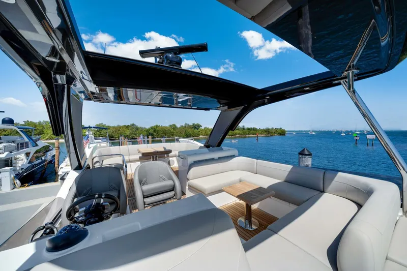  Yacht Photos Pics 2023 Sunseeker Manhattan 55 - Image 31