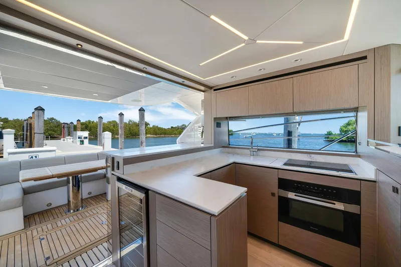  Yacht Photos Pics 2023 Sunseeker Manhattan 55 - Image 10