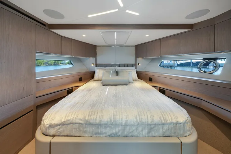  Yacht Photos Pics 2023 Sunseeker Manhattan 55 - Image 18