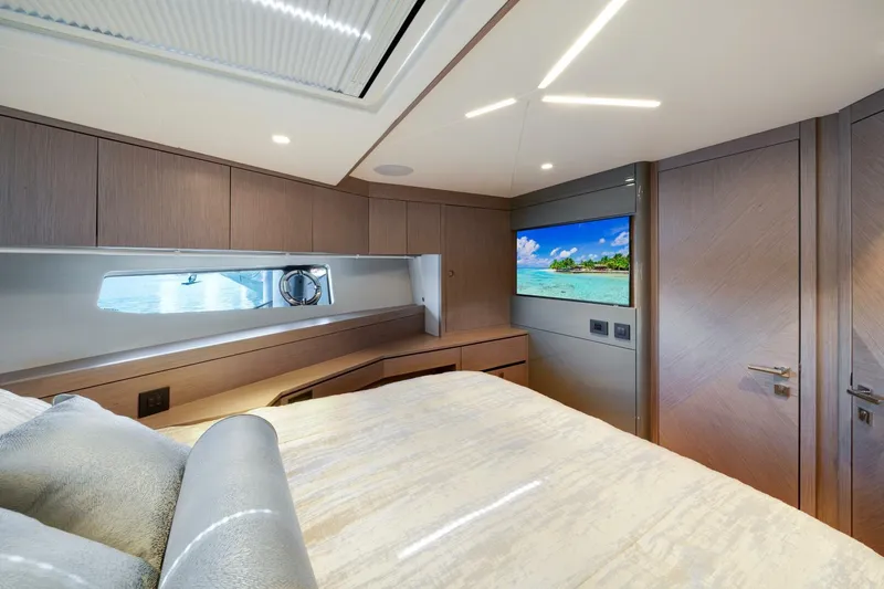  Yacht Photos Pics 2023 Sunseeker Manhattan 55 - Image 19