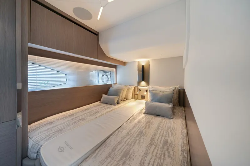  Yacht Photos Pics 2023 Sunseeker Manhattan 55 - Image 21