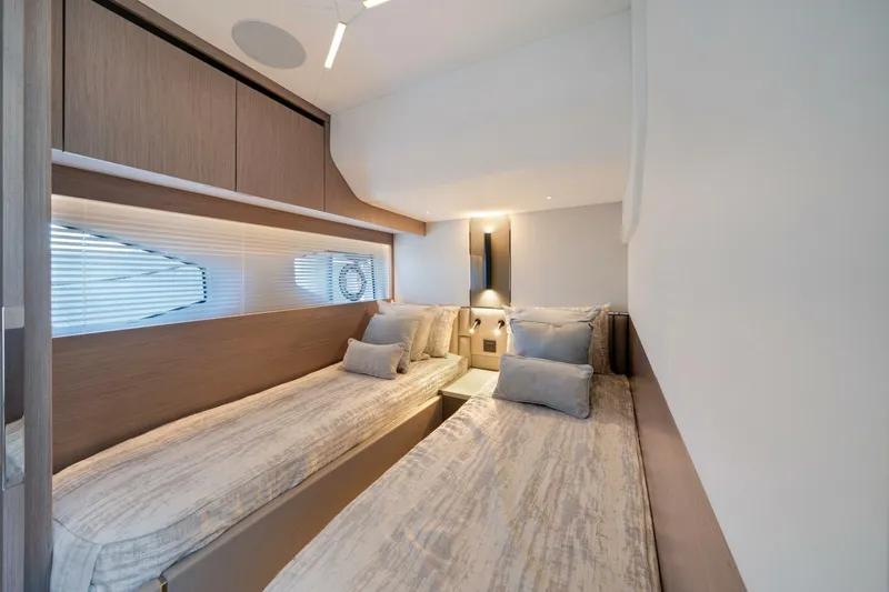  Yacht Photos Pics 2023 Sunseeker Manhattan 55 - Image 20