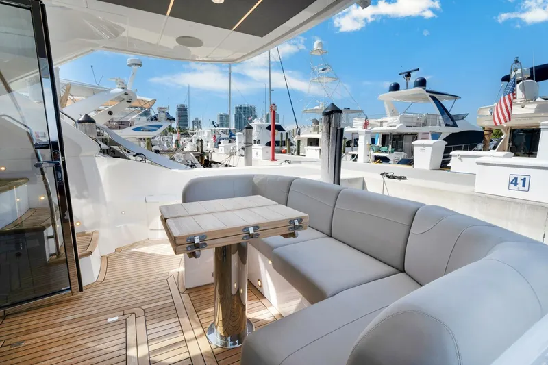  Yacht Photos Pics 2023 Sunseeker Manhattan 55 - Image 7