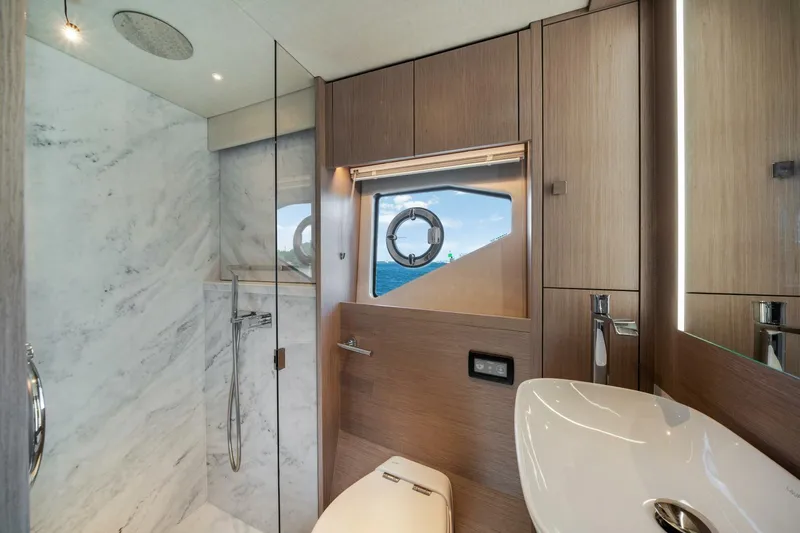  Yacht Photos Pics 2023 Sunseeker Manhattan 55 - Image 22