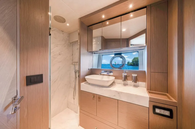  Yacht Photos Pics 2023 Sunseeker Manhattan 55 - Image 25