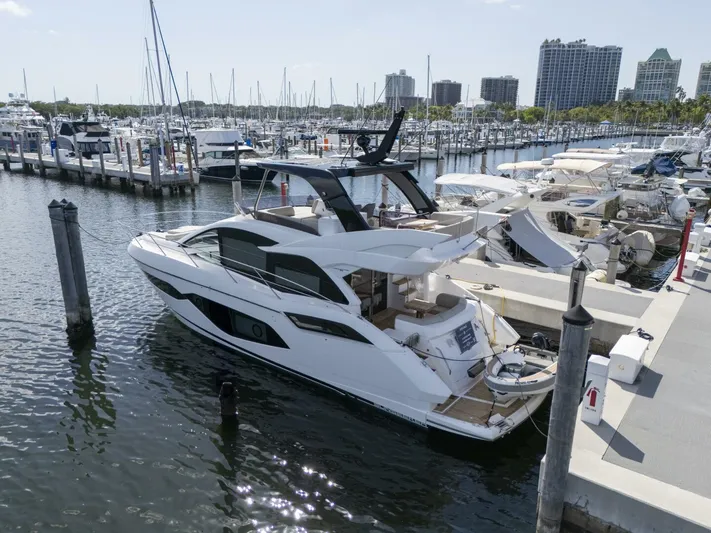  Yacht Photos Pics 2023 Sunseeker Manhattan 55 - Image 37