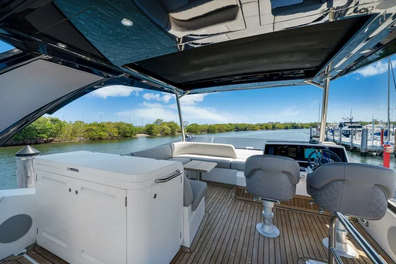  Yacht Photos Pics 2023 Sunseeker Manhattan 55 - Image 28