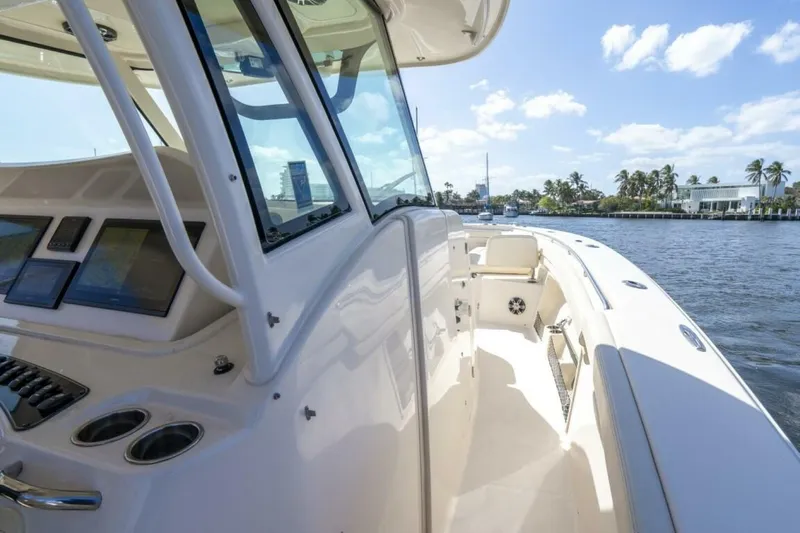  Yacht Photos Pics 2020 Grady-white Canyon 376 - Image 20