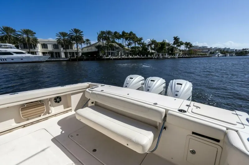  Yacht Photos Pics 2020 Grady-white Canyon 376 - Image 16