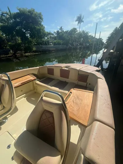  Yacht Photos Pics 2018 Chris-craft Capri - Image 4