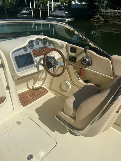  Yacht Photos Pics 2018 Chris-craft Capri - Image 8