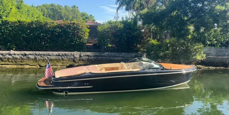  Yacht Photos Pics 2018 Chris-craft Capri - Image 1