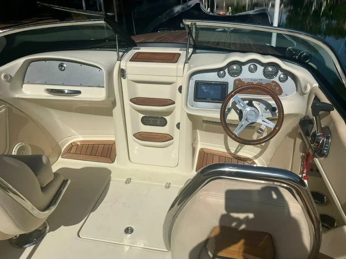  Yacht Photos Pics 2018 Chris-craft Capri - Image 5