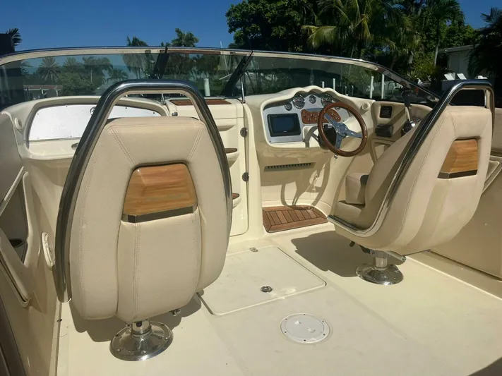  Yacht Photos Pics 2018 Chris-craft Capri - Image 7