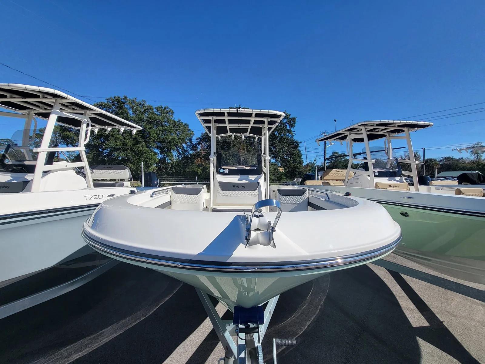 Bayliner T22CC – Explore Center Console Boat Models