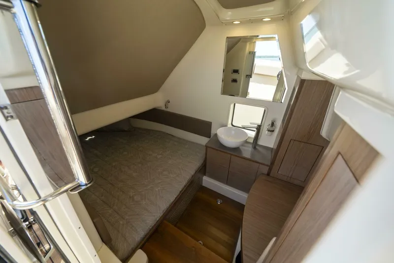  Yacht Photos Pics 2022 Chris-craft Catalina 34 - Image 35