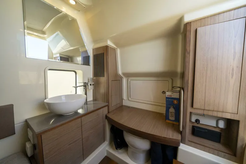  Yacht Photos Pics 2022 Chris-craft Catalina 34 - Image 37