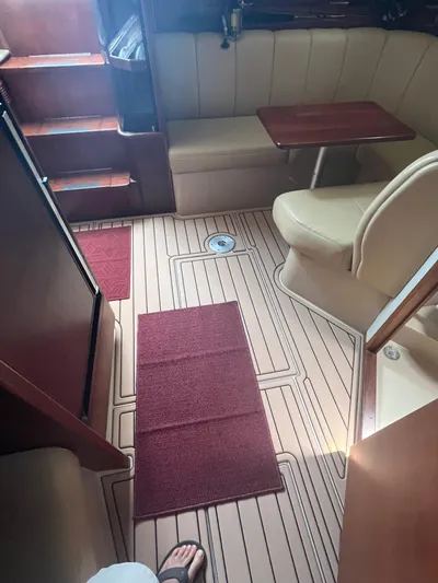 Side Chick Yacht Photos Pics 