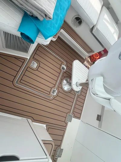 Side Chick Yacht Photos Pics 