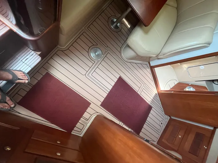 Side Chick Yacht Photos Pics 