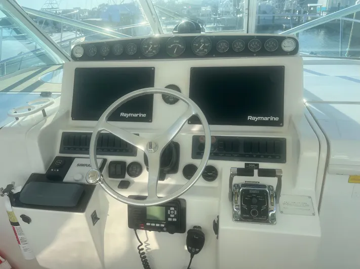 Side Chick Yacht Photos Pics 