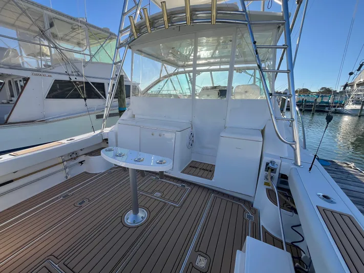 Side Chick Yacht Photos Pics 