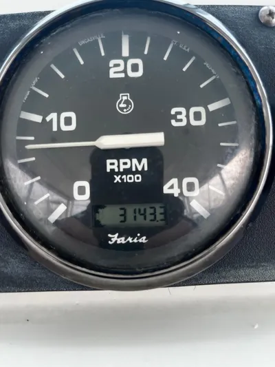 Side Chick Yacht Photos Pics 