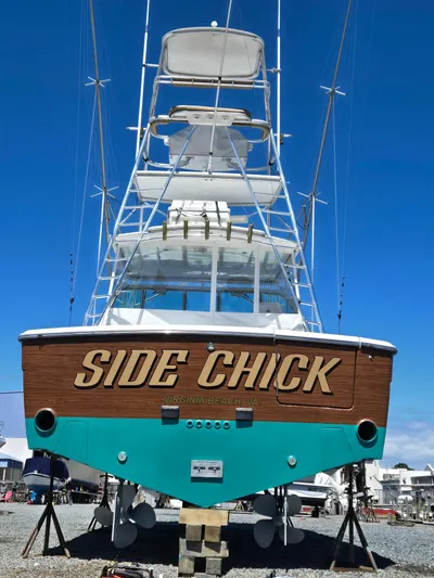 Side Chick Yacht Photos Pics 