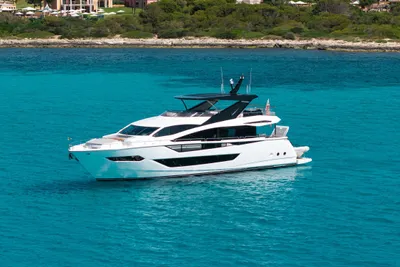 2022 Sunseeker 88 Yacht