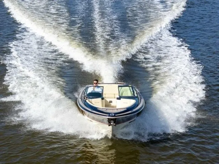  Yacht Photos Pics 2024 Chris-craft Launch 27 - Image 2