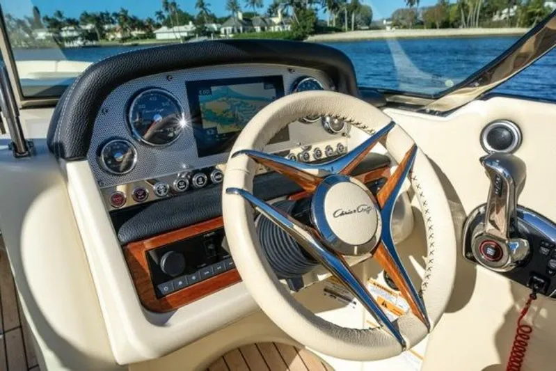  Yacht Photos Pics 2024 Chris-craft Launch 27 - Image 30
