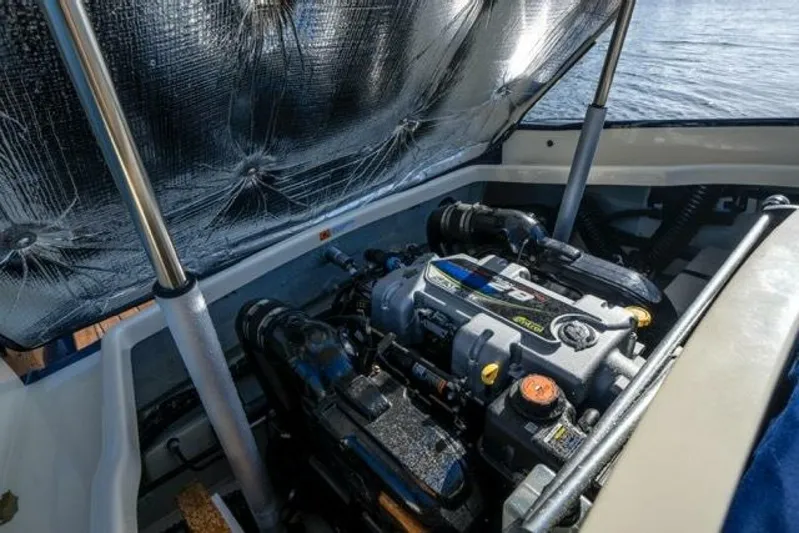  Yacht Photos Pics 2024 Chris-craft Launch 27 - Image 26