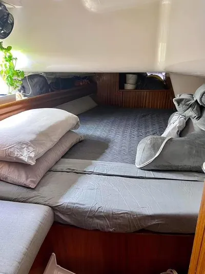 Mockingbird Yacht Photos Pics Cozy cabin interior of 2001 Dufour Gib'Sea 43 sailboat with bed and pillows.