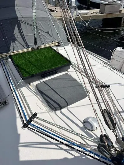 Mockingbird Yacht Photos Pics Deck of 2001 Dufour Gib'Sea 43 sailboat with ropes and artificial grass mat.